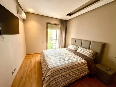 a bedroom with a bed in a room with a window at Luxueux appartement à Prestigia avec Wifi Fibre 100Mo in Fès