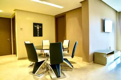 a conference room with a table and chairs at Luxueux appartement à Prestigia avec Wifi Fibre 100Mo in Fès