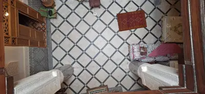 a room with a wall with a diamond pattern at dar ben issa in Fès