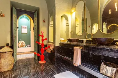 a bathroom with two sinks and a large mirror at Villa Boccara Marrakech in Chaibate