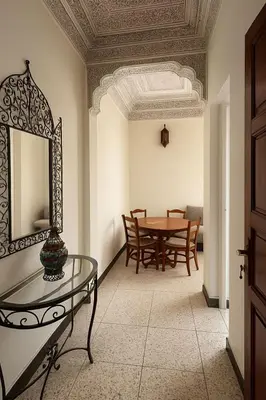 a dining room with a table and a mirror at Appartement tout confort in Fès