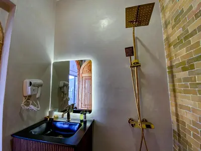 a bathroom with a black sink and a mirror at Dar Bikouch in Aït Ben Haddou