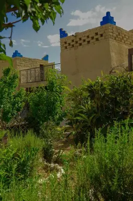 a building with a balcony on the side of it at Auberge Palacio Sidi Hamza in Tazrouft