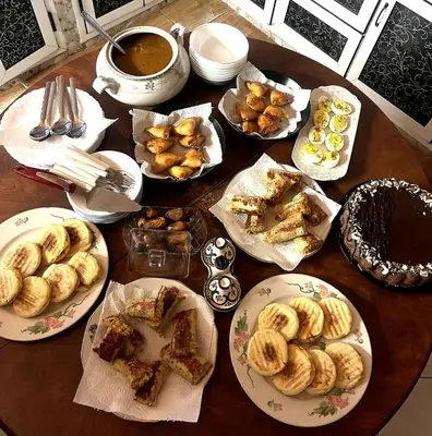 a wooden table with plates of food on it at Guest house Kasbah Foum Tizza in Boikhlal