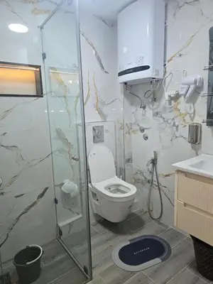 a bathroom with a toilet and a shower at APPARTEMENT AMJAD iFRANE in Ifrane
