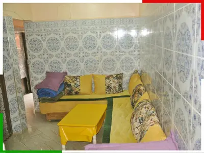 a small room with a couch and a table at Appartement familial en sous-sol près des chutes d'Ouzoud, confortable et sûr in Azilal