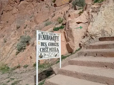 a sign that is on the side of some stairs at Asmaa Guesthouse Todra in Tinerhir