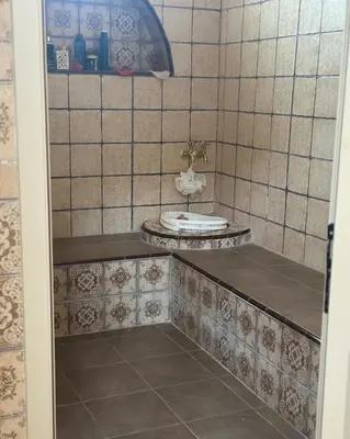 a bathroom with a sink and a toilet in it at Oasis de Calme Villa Piscine Hammam & Vues Atlas in Ouled el guerne