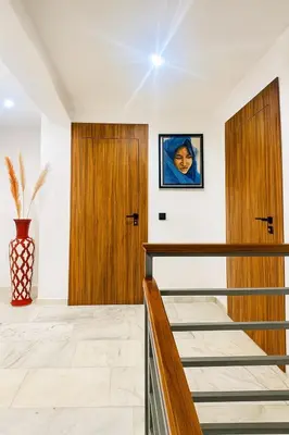 a room with wooden doors and a staircase at Duplex 3 chambres - Piscine & Gym à 5 min du Carre Eden - Marrakech Center in Oulad Akkou