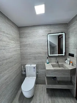a bathroom with a toilet and a sink at Appartement confortable près du centre Meknes in Meknès