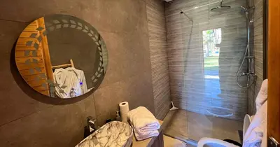 a bathroom with a mirror and a shower at Maison d'Hotes Oasis Marrakech Route dOuarzazate in Oulad Akkou