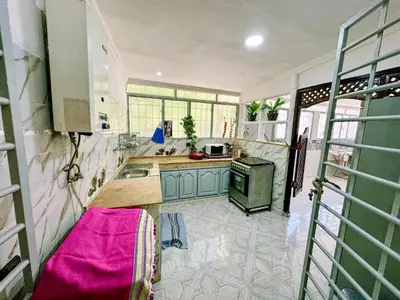 a kitchen with blue cabinets and a stove at Appartement Prestige Kebibat - Charme marocain in Oulad Akkou