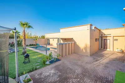 an aerial view of a house with a courtyard at Bali family villa 0 vis-à-vis in Chouiter