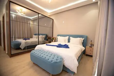 a large bedroom with a large bed and a mirror at Somptueuse villa 10personnes in Najem