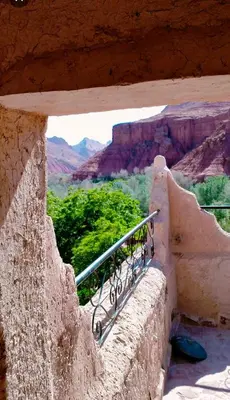 a view of the grand canyon from a stone staircase at KASBAH DES MONTAGNS maisons d'hôtes la vallée des roses in Bou Tharar