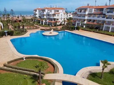 an overhead view of a large swimming pool in a resort at Appartement front de mer à Sidi Rahal