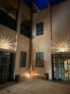an empty courtyard of a house at night at Maison El Alia in Merzouga