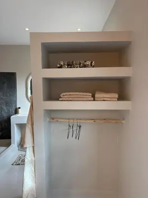 a living room with white walls and a shelf with hooks at Villa Loaïa in Marrakech