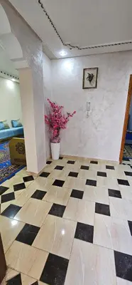 a room with a black and white checkered floor at Appartement lumineux avec vue panoramique in Meknès