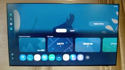 a television screen with a picture of a dog on it at Appartement avec vue panoramique sur la mer, climatisation, terrasse & ascenseur in Oulad Akkou