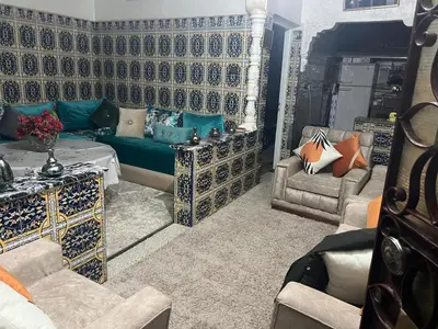 a living room with a couch and two chairs at Charmante Maison et Comfortable à Ifrane in Ifrane