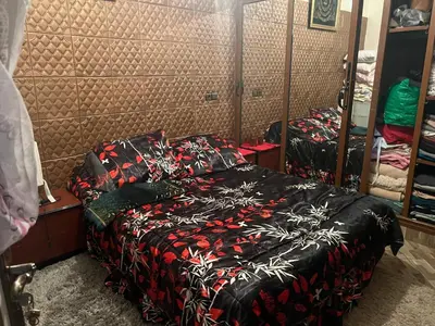 a bedroom with a bed with a black and red blanket at Charmante Maison et Comfortable à Ifrane in Ifrane