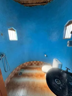 a bathroom with a sink and a blue wall at Auberge el oasis mharech in Foum Mharech