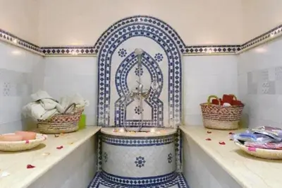 a kitchen with baskets and a sink in it at Baie D'AGADIR in Oulad Akkou