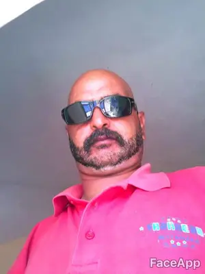 a man wearing sunglasses and a pink shirt at Gîte Chez habitant in Telouet