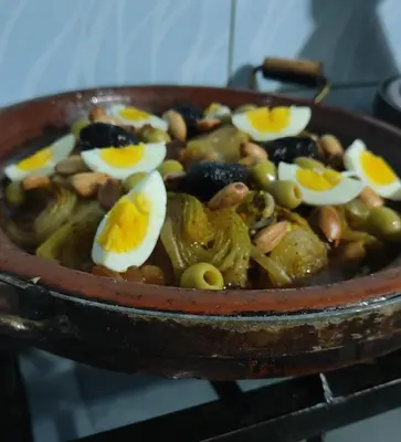 a pan of food with eggs and vegetables in it at Le Retour au calme Maison d'hôtes in Tinerhir
