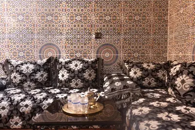 a living room with a couch and a table at Dar benelmahi in Fès