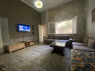 a living room with a couch and a tv at Appartement en plein centre ville in Fès