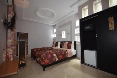 a bedroom with a bed in a room at Hôtel-Café-Restaurant Pyramides, in Taza