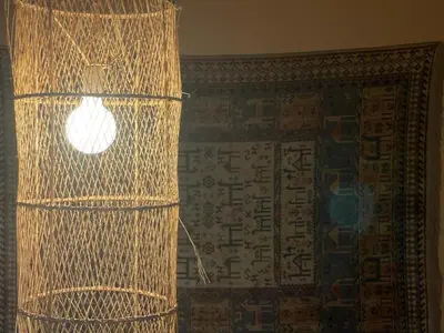 an apple light in a room with a wall at la Kasbah salam in Fès