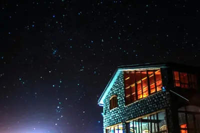 a building at night with the stars in the sky at La pommeraie d'Ifrane in Ifrane