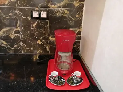 a red blender on a red tray with two cups at Ryan 1 in Fès