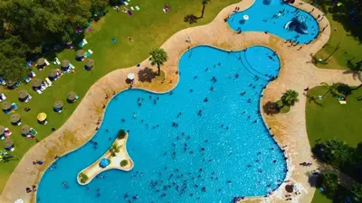 an overhead view of a pool with a resort at Résidence Hôtelière Le Diamant Vert in Fès