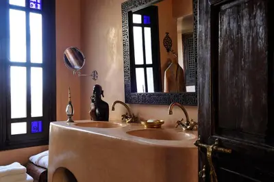 a bathroom with two sinks and a mirror at Riad Ibn Battouta & Spa in Fès