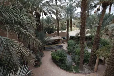 an overhead view of a courtyard with palm trees at Fibule Du Draa Kasbah D'hôtes in Zagora