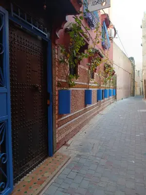 an empty alley with a gate on a building at Riad Idrissi in Meknès