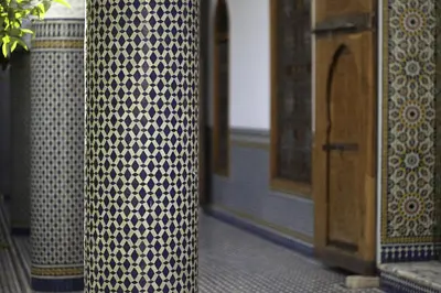 a black and white column in a room with a door at Palais Amani in Fès