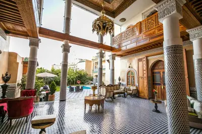 a living room with a large lobby with a chandelier at Palais Houyam in Fès