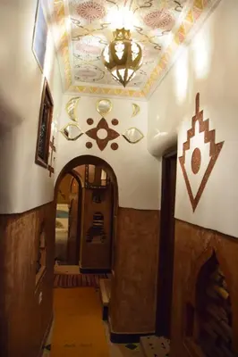 a hallway with a ceiling with a chandelier at Kasbah Assafar in Kalaat MGouna