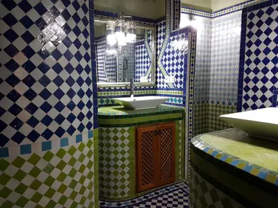 a bathroom with two sinks and a mirror at Riad Soleil d'Or in Fès