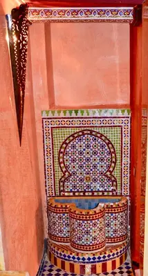 a bathroom with a tile seat in a room at Riad Le Patio De Fes in Fès