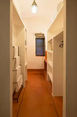 a hallway with white towels and a window at Ecolodge Quaryati Marrakech in Douar Tounsi