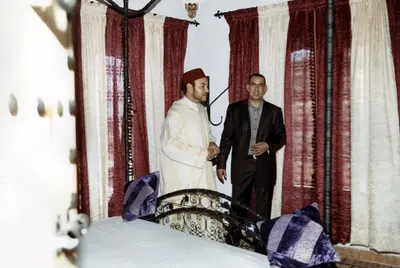 a man standing next to a pope in a room at Al Andaloussiya Diyafa in Moulay Idriss Zerhoun