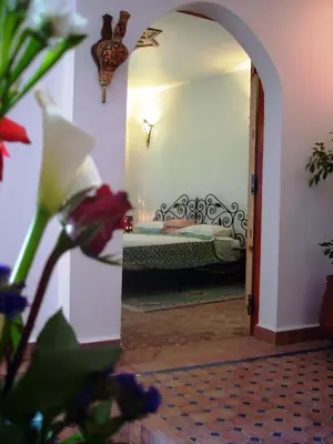 a bedroom with a bed in the middle of a room at Al Andaloussiya Diyafa in Moulay Idriss Zerhoun