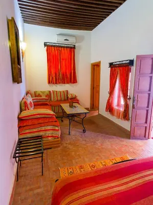 a living room with a couch and a table at Riyad Al Atik in Fès