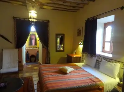 a bedroom with a large bed in a room at Sawadi Ecolodge in Skoura